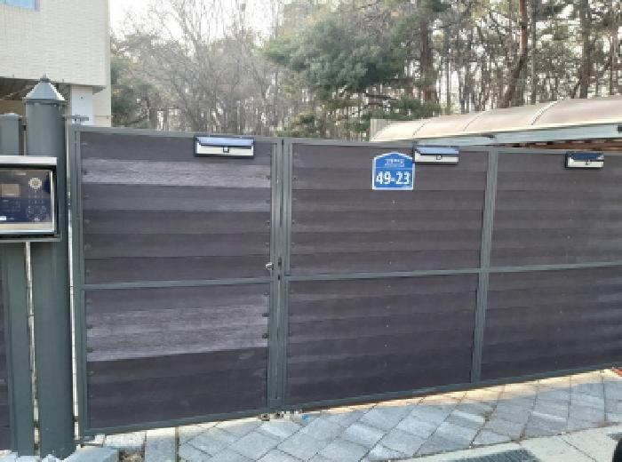 * 본건 목적물 1. 전경(출입문)