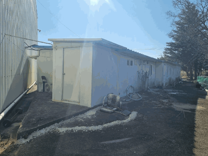 본건건물(기호 라,마) 및 제시외건물(기호 ㄱ)