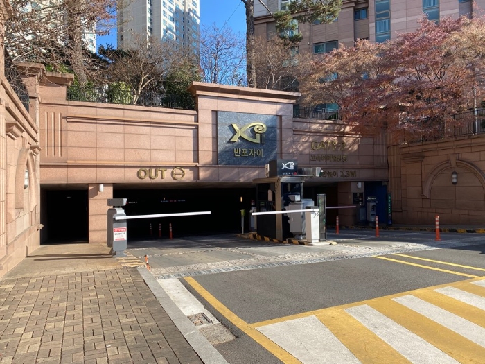 본건 소재 단지 지하주차장 전경