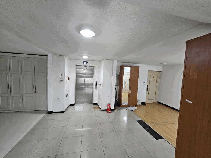 본건물내 엘리베이터 전경