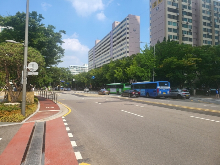 [본건 통칭"삼부아파트" 도로접면 및 주위환경]