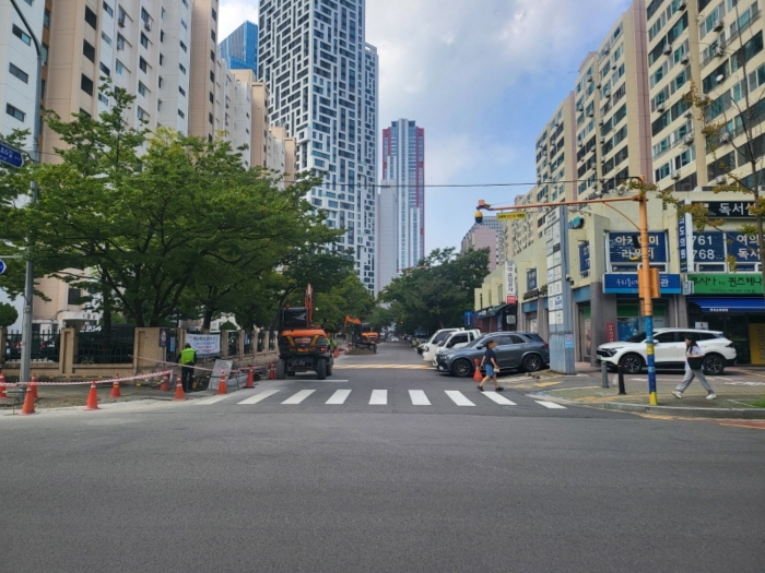 [본건 통칭"삼부아파트" 도로접면 및 주위환경]