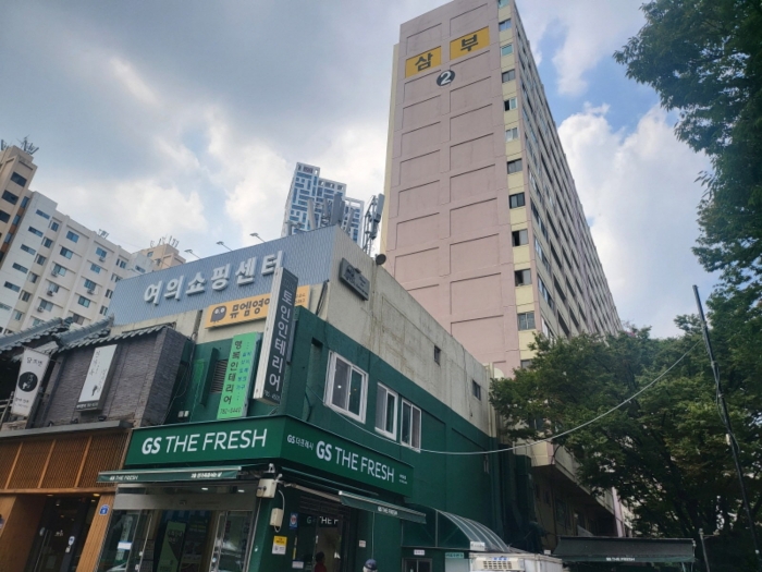 [본건 통칭"삼부아파트" 제2동 전경]