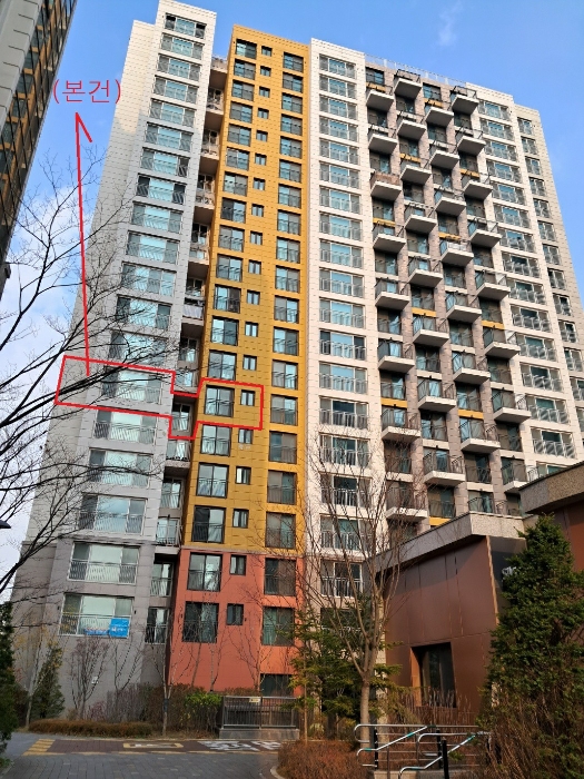 남동측에서 촬영한 항동중흥에스클래스 베르데카운티 제103동 제7？ 제703호부분