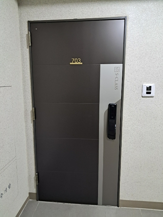 항동중흥에스클래스 베르데카운티 제103동 제7？ 제703호 출입구