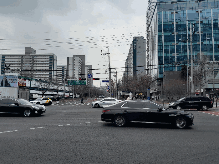 주위환경(남동측 도로변)