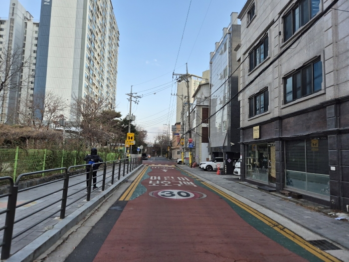 접면도로 및 주위환경