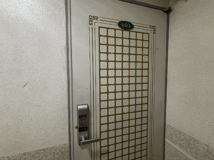 [본건 제시외건물 ㉠-401호]