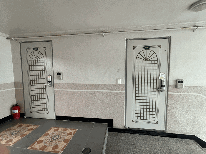 [본건 제시외건물 ㉠-403호 및 405호]