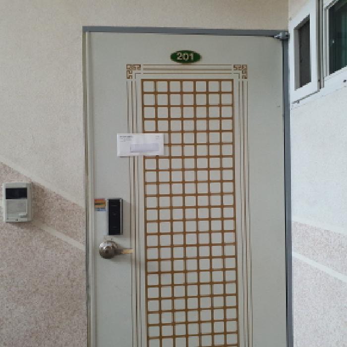 201호 출입문 전경
