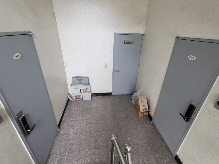 3층 다가구주택 계단실