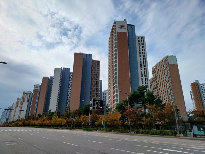 본건단지(남동측) 전경