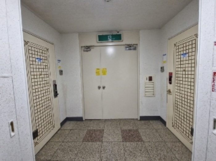 12층 엘리베이터 앞