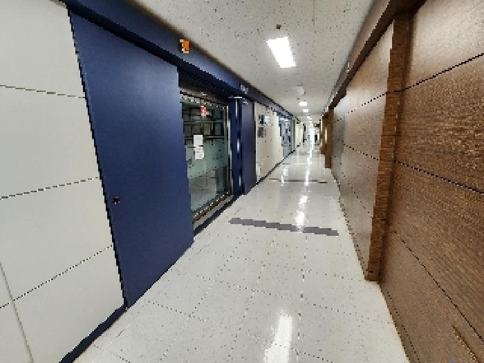 부동산 앞 복도 공간