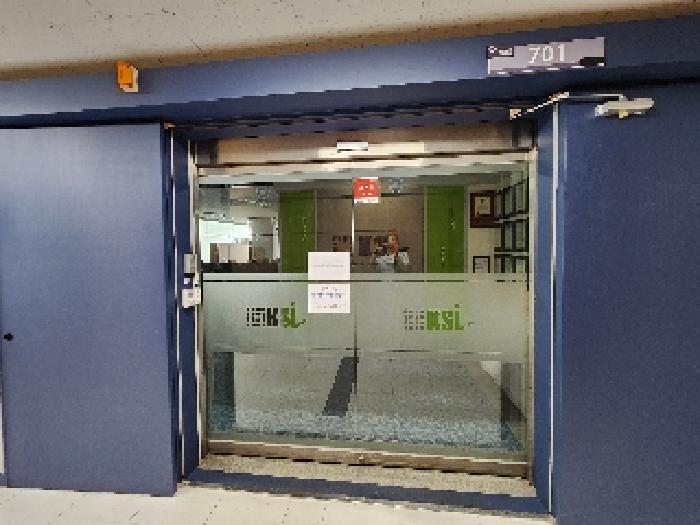 현관문(안내문 부착)