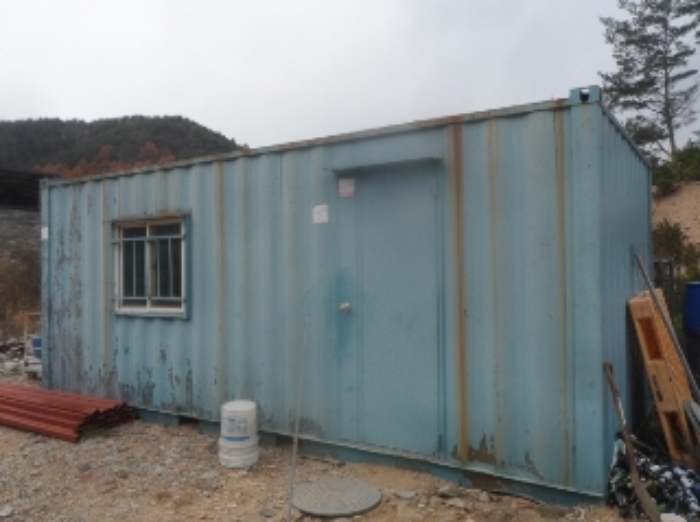 기호 1번 지상에 소재하는 것으로 보이는 제시외 이동가능한 컨테이너