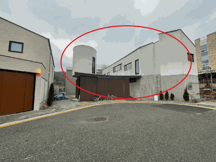 본건 동측 전경