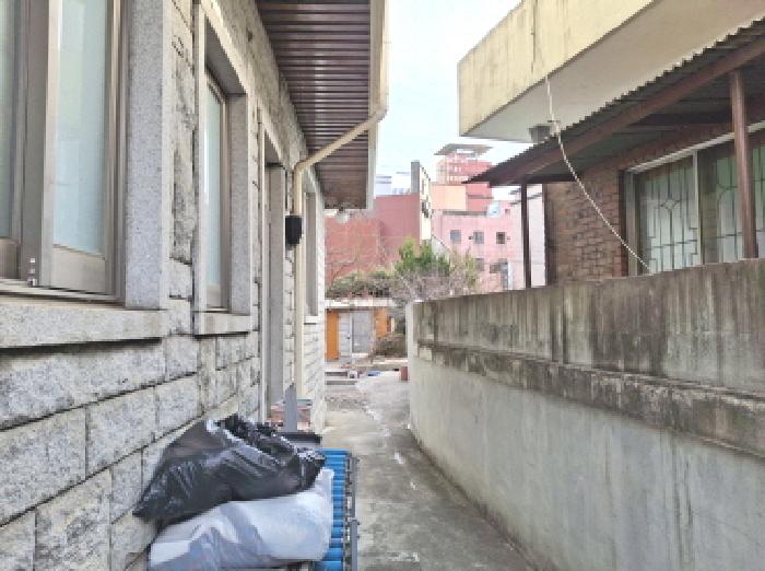 건물 좌측 모습1