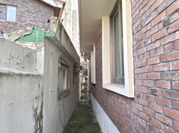 건물 우측 모습