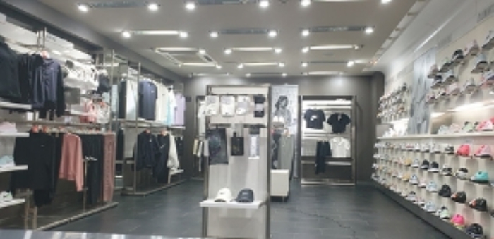 2번 부동산 내 임차인 전**이 임차사용중인 상가 내부 모습