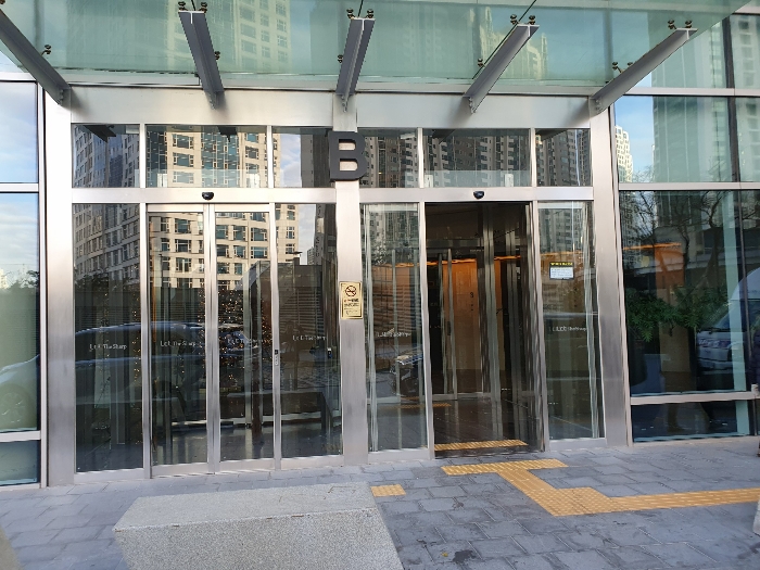 본건 출입 통로