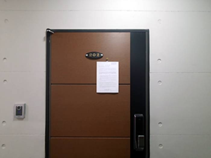 202호, 출입문에 안내문 게시(2024.11/18)