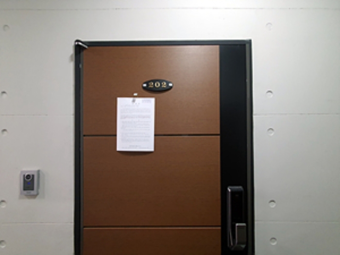 202호, 출입문에 안내문 게시(2024.11/08)