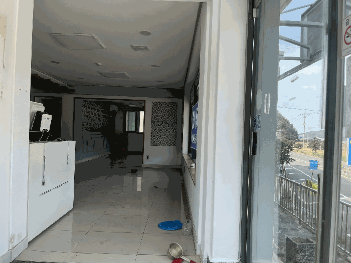 본건 기호2) 건물 1층 내부