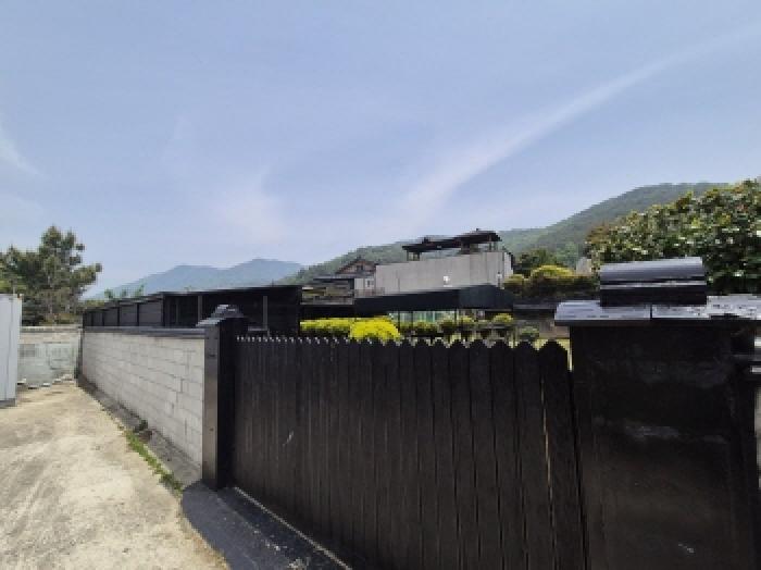 목록 2 지상 제시외 철제구조물구조 폴리카보이네이트지붕 견사, 물탱크, 정원수