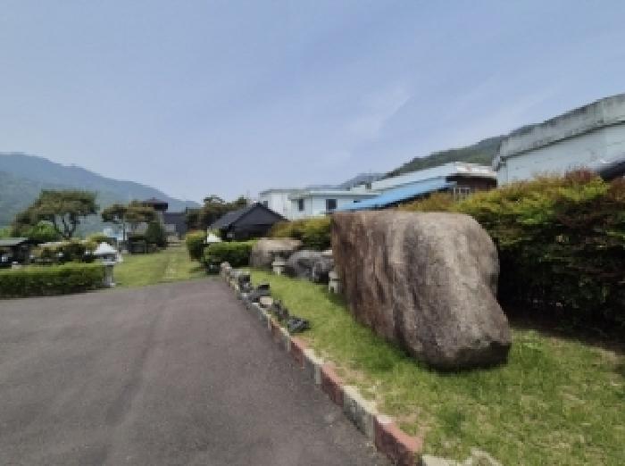 목록 3 제시외 정원수, 조경석, 석물, 나무벤치