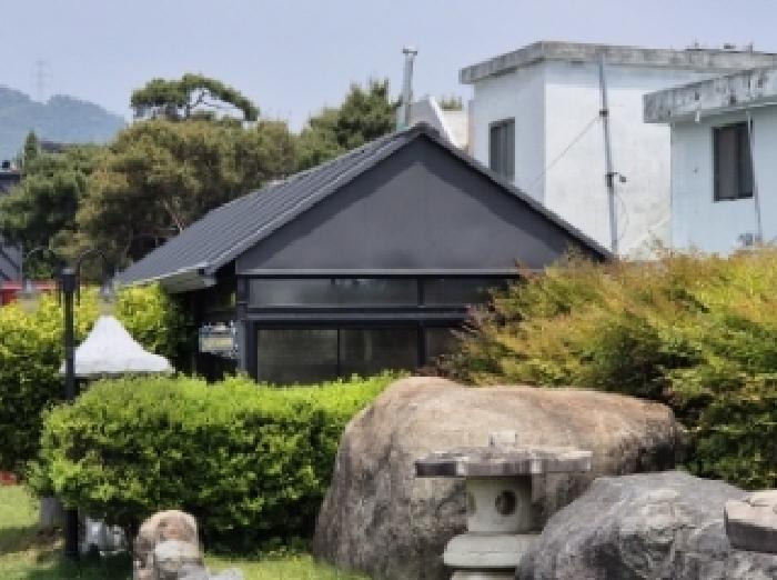 목록 3 제시오 철제구조물구조 칼라강판지붕 건물 및 전화부스 형태의 철구조물