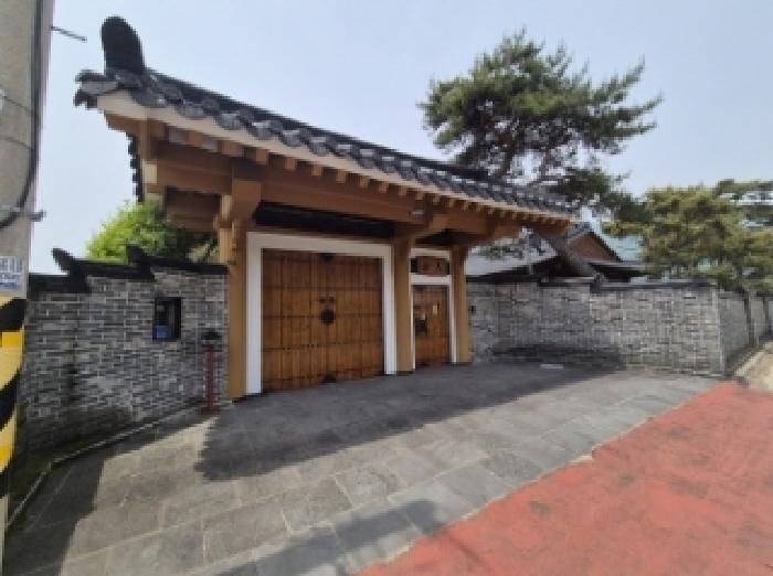 목록 4 제시외 기와지붕 목조 대문