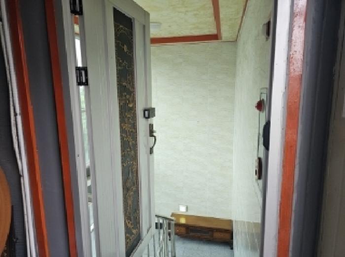 목록 2번 전경(3층 계단 입구, 출입문)