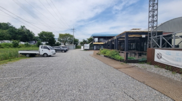 목록 3. 토지(중앙에서 진입로쪽을 본 모습)