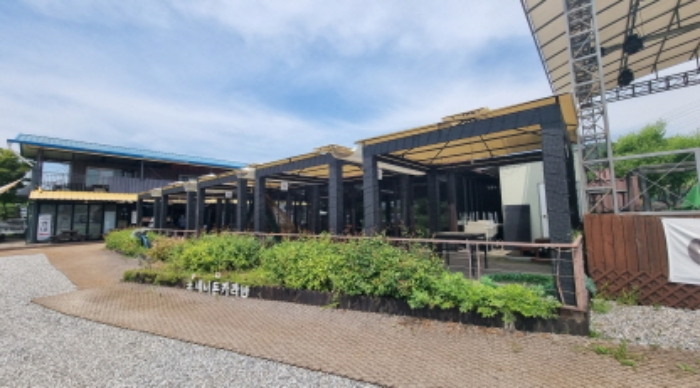 제시외 건물 9. 내지 13.(사진 좌측부터)