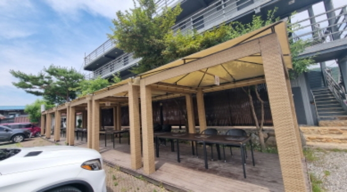 제시외 건물 14. 내지 19.(사진 좌측부터)