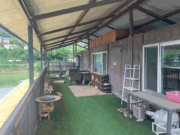 제시외 물건 ㄱ 2층 및 이동가능한 컨테이너