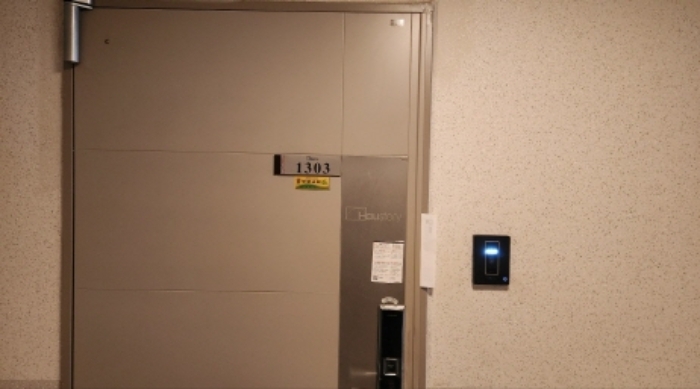 1303호 출입문