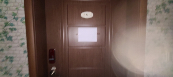 목록 2 건물 중 202호 출입문 전경(안내문 부착)