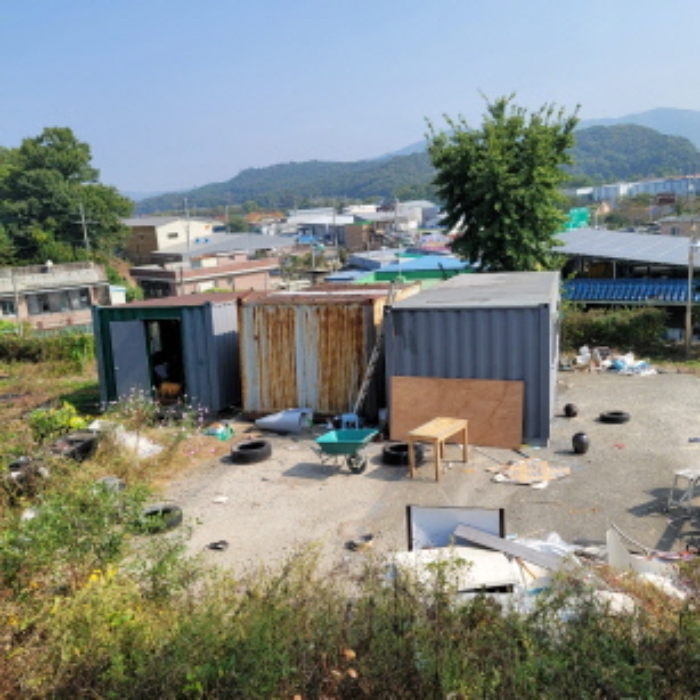 목록1 토지 및 제시외 컨테이너 전경