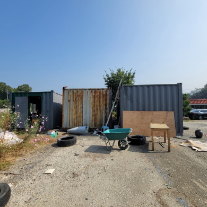 목록1 토지 및 제시외 컨테이너 전경