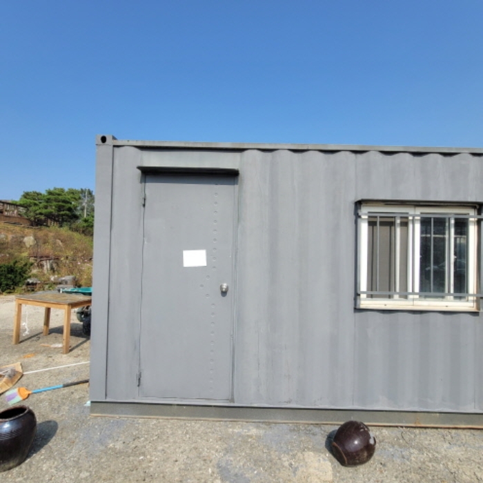 목록1 토지 및 제시외 컨테이너(안내문 부착) 전경