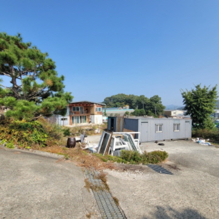 목록1 토지 및 제시외 컨테이너 전경