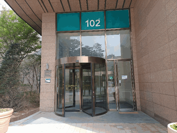 건물 입구(지상)