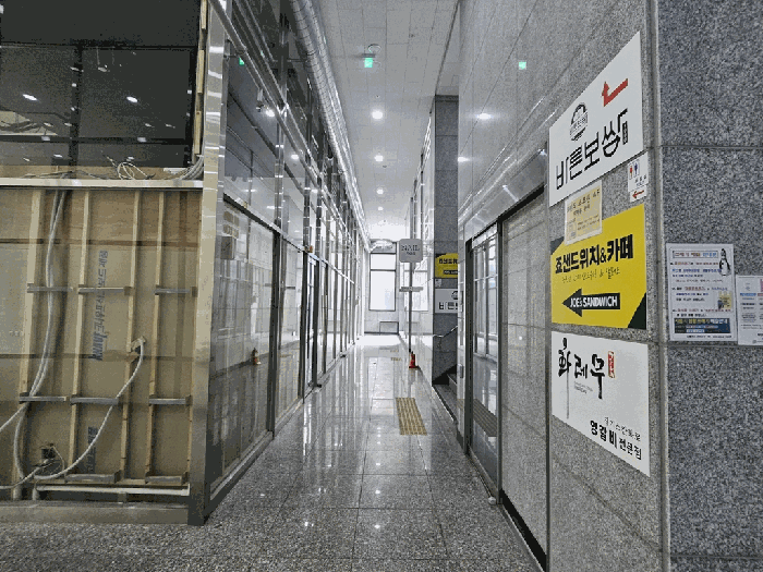 본건 1층 복도