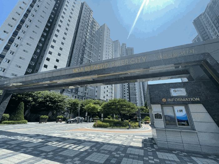 동측 주출입구 전경