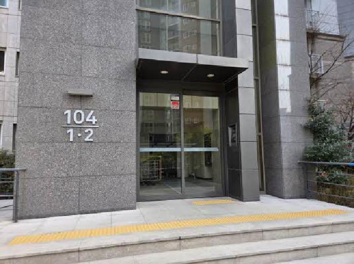 본건 104동 공동출입구