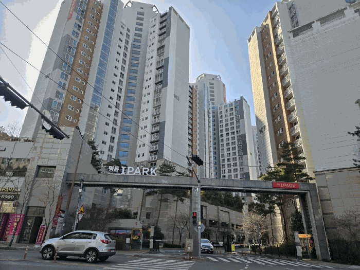 본건 단지 전경 및 정문