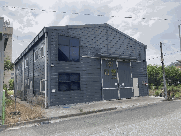 본건 기호(2)토지 및 기호(3)건물 전경