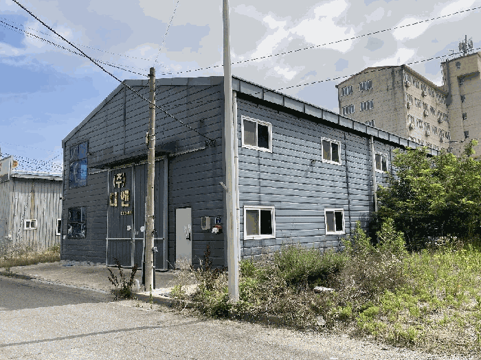 본건 기호(2)토지 및 기호(3)건물 전경